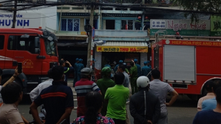 Nhà bốc cháy, hàng chục khách ăn giỗ chạy tán loạn