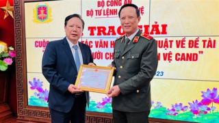 Tác phẩm “Lặng thầm bước chân” của Báo Xây dựng đạt giải