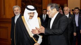 Đằng sau cái bắt tay của hai đối thủ hàng đầu Trung Đông
