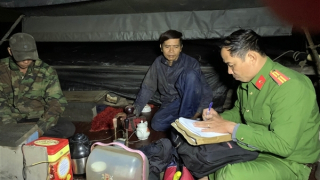 Mật phục bắt nhóm “cát tặc” sông Tiền