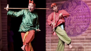 Dòng chảy tiếng cười