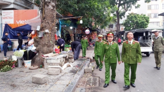 Thị sát chiến dịch “giành lại vỉa hè” ở quận Hà Đông
