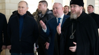 Tổng thống Putin bất ngờ xuất hiện tại Crimea