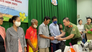 Tặng quà người dân nghèo, tri ân các Anh hùng, Liệt sĩ