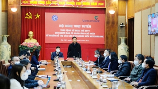 Tặng hơn 12.000 sổ BHXH, thẻ BHYT cho người có hoàn cảnh khó khăn