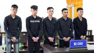 Chém người suýt mất mạng, 5 bị cáo chia nhau 73 năm tù