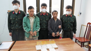 Bao tải dứa có chăn bông cuộn thêm 10 bánh heroin