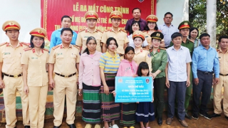 Ra mắt công trình “Bố, mẹ đỡ đầu” hỗ trợ trẻ mồ côi