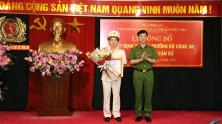 Trao quyết định Phó Chánh văn phòng Cơ quan Cảnh sát điều tra Bộ Công an