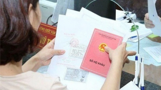 Hà Nội rà soát các quy định liên quan đến nộp, xuất trình sổ hộ khẩu