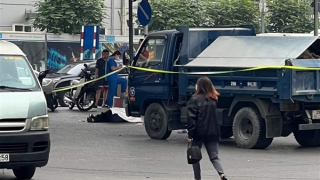 Va chạm xe tải, người đi xe đạp tử vong, giao thông ùn tắc