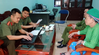 Doanh nhân Hoàng Hường thích livestream bị Công an mời lên làm việc