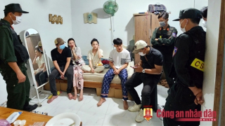 Theo chân Tổ công tác 108 "đột kích" các tụ điểm "bay lắc" ở Phú Quốc