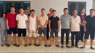 Nhóm đối tượng tổ chức chơi xóc đĩa giữa đêm