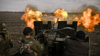 Nga phong tỏa Bakhmut, Tổng thống Zelensky bất ngờ xuất hiện gần tiền tuyến