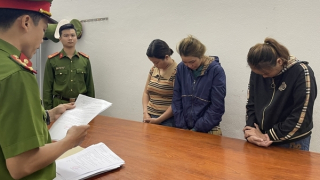 Ba "chị đẹp"  giả danh bác sĩ để lừa bán thuốc "rởm"