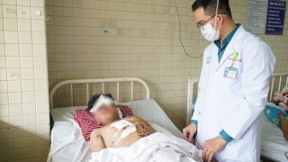 Vụ tự học chế tạo pháo nổ trên mạng: Nam sinh bị hỏng mắt và nhiều di chứng