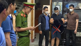 Vận chuyển ma túy, tài xế bỏ chạy tông vào ô tô ngược chiều