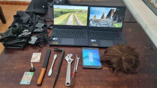 Đội tóc giả đột nhập vào trường học trộm cắp tài sản