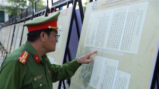 Tái hiện truyền thống vươn khơi bám biển qua triển lãm “Di sản tư liệu thế giới - Châu bản triều Nguyễn”