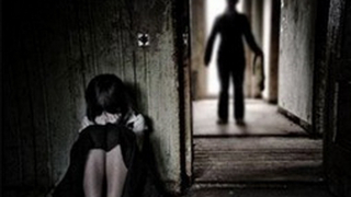 Khởi tố chồng của giáo viên vì hành vi dâm ô với nữ sinh lớp 5