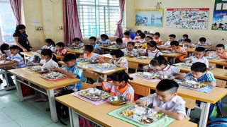 Kiểm soát chặt chẽ nguồn gốc thực phẩm  và quy trình chế biến trong trường học