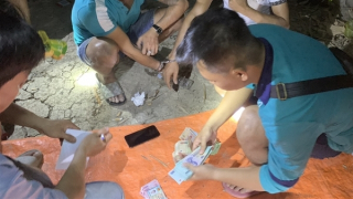 Lái ô tô chở con bạc lên biên giới sát phạt nhau