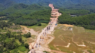 Liên tục chậm tiến độ, một nhà thầu thi công QL8A bị cắt chuyển khối lượng