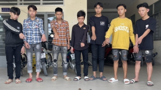 Vác dao đập phá hội chợ đòi tiền bảo kê