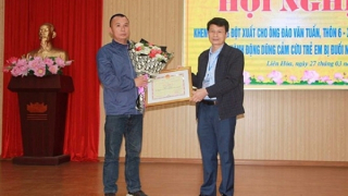 Biểu dương công dân dũng cảm cứu sống 2 cháu bé bị đuối nước