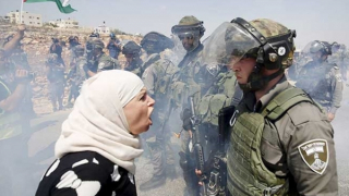 Dưới lời kinh là những đốm than hồng