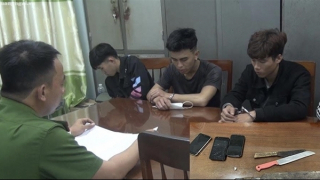 Đi đòi nợ giúp người yêu rồi cướp luôn xe máy