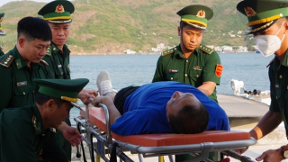 Cấp cứu kịp thời một thuyền viên nước ngoài gặp nạn trên biển