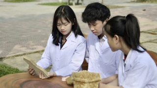 Nhóm học sinh trường làng biến phế phẩm thành sản phẩm xanh