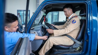 Trên 35.000 phương tiện được CSGT hỗ trợ đăng kiểm