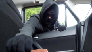 Trộm ví "rút lõi" rồi gọi điện cho khổ chủ đóng vai người tốt