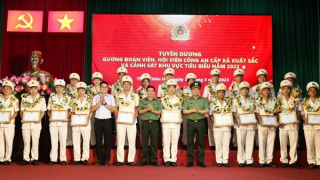Tuyên dương gương thanh niên, phụ nữ Công an xã và Cảnh sát khu vực
