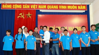 Thủ tướng dự lễ đón nhận trẻ mồ côi do COVID-19 của Trường Hy Vọng