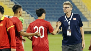 Huấn luyện viên Troussier, áp lực mới chỉ bắt đầu