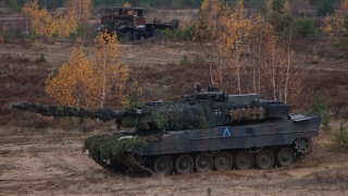 Đức lo "kịch bản xấu" hậu bầu cử Mỹ, từ chối cấp thêm tăng cho Ukraine