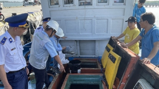 Phát hiện tàu chở 25.000 lít dầu DO không rõ nguồn gốc