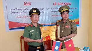 Tăng cường phối hợp với Công an Bôlykhamxay và Khăm Muồn trong bảo đảm an ninh, trật tự