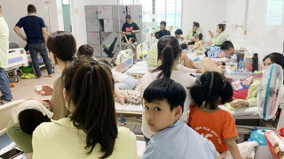 Trời nồm ẩm, trẻ mắc bệnh hô hấp tăng cao