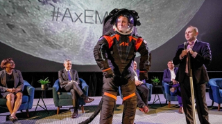 Bộ đồ vũ trụ mới của các phi hành gia NASA