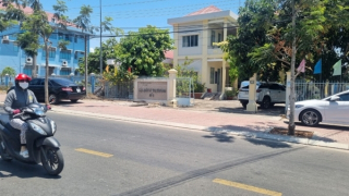 Thêm một kiểm soát viên đoàn QLTT kiểm tra gạch ngói xộ khám