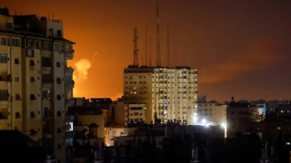 Israel tiếp tục không kích dữ đội Gaza