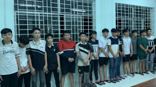 Không đồng ý nhóm trường khác gọi là "giang hồ mạng", hai nhóm học sinh hỗn chiến