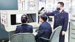 Số vụ vi phạm qua đường hàng không tăng 185,7%