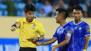 Ban Trọng tài VFF khẳng định, Nam Định hưởng phạt đền phút bù giờ là đúng luật