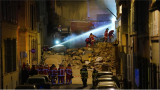 Sập hai tòa nhà trong khu phố cổ ở Marseille, nhiều người vẫn mắc kẹt